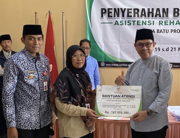 Wali Kota Nurochman Tinjau Penyaluran Atensi Sembako Kemensos di Kecamatan Batu Wali Kota Nurochman Tinjau Penyaluran Atensi Sembako Kemensos di Kecamatan Batu