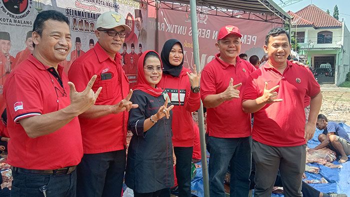 DPC PDIP Kota Malang Kurban 8 Sapi dan 25 Ekor Kambing saat Idul Adha 1443 H DPC PDIP Kota Malang Kurban 8 Sapi dan 25 Ekor Kambing saat Idul Adha 1443 H