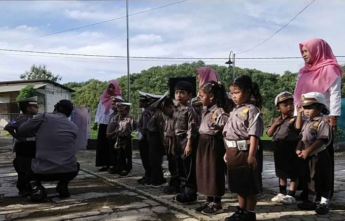 Siswa TK Kemala Bhayangkari 57 Ngawi Ikuti Pelatihan Baris-berbaris Siswa TK Kemala Bhayangkari 57 Ngawi Ikuti Pelatihan Baris-berbaris