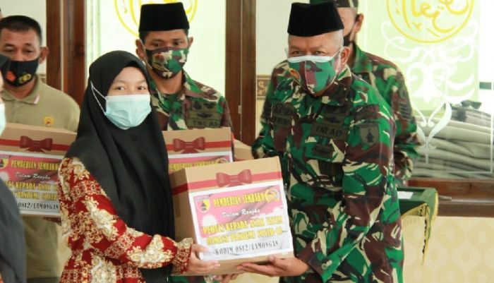 Prihatin Covid-19, Kodim 0812 Lamongan Santuni Yatim Piatu