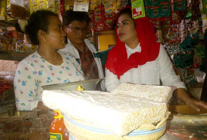 Di Mojokerto, Puti Sambangi Pedagang Pasar Canggu dan Posyandu Di Mojokerto, Puti Sambangi Pedagang Pasar Canggu dan Posyandu