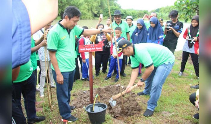 Pemkab Ngawi Peringati Hari Peduli Sampah Nasional (HPSN) dengan Tanam Pohon dan Tebar Benih Ikan