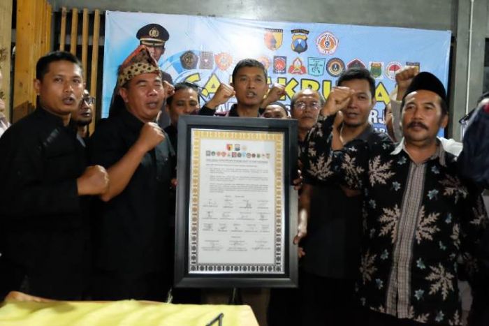 Kapolresta Sidoarjo Cangkrukan bersama Pesilat