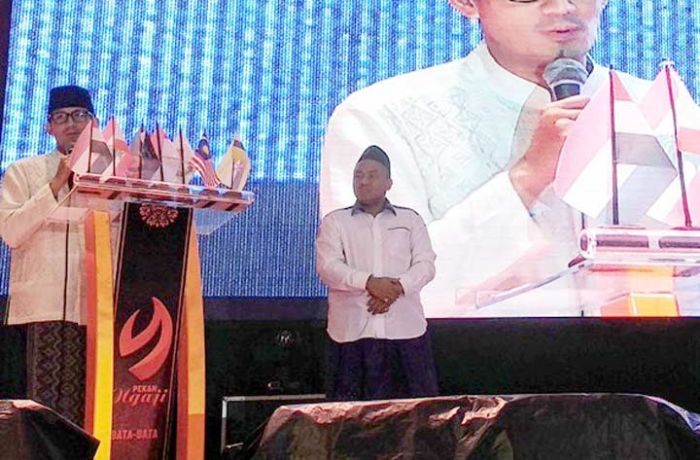 Sandiaga Uno Hadiri Penutupan Pekan Ngaji 4 di Pesantren Mambaul Ulum Bata-bata Sandiaga Uno Hadiri Penutupan Pekan Ngaji 4 di Pesantren Mambaul Ulum Bata-bata