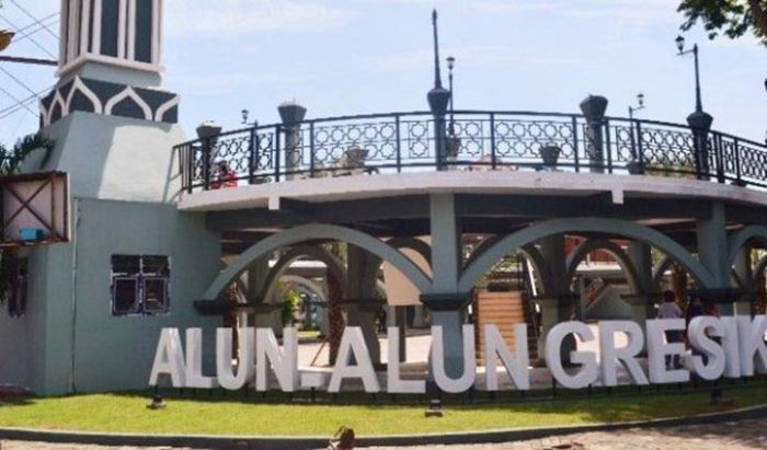 Dibangun Megah, Alun-alun Gresik Disinyalir Kerap Dijadikan Transaksi PSK dan Berbuat Mesum Dibangun Megah, Alun-alun Gresik Disinyalir Kerap Dijadikan Transaksi PSK dan Berbuat Mesum