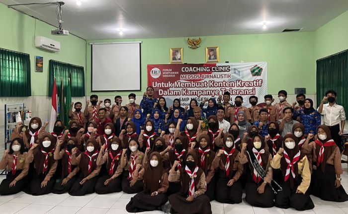 Pelatihan Jurnalistik Forwas Institut Bergerak ke SMPN 1 Taman Pelatihan Jurnalistik Forwas Institut Bergerak ke SMPN 1 Taman