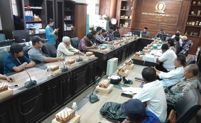 Pascaaudiensi dengan Petani, Komisi B DPRD Jatim akan Panggil 6 Kepala Dinas Pascaaudiensi dengan Petani, Komisi B DPRD Jatim akan Panggil 6 Kepala Dinas