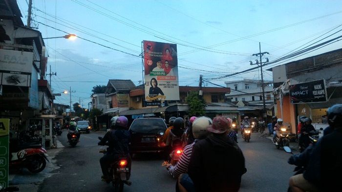 Dinilai Tak Mampu Tertibkan APK Liar, FoMDeM Minta Komisioner Bawaslu Jatim Mundur Dinilai Tak Mampu Tertibkan APK Liar, FoMDeM Minta Komisioner Bawaslu Jatim Mundur