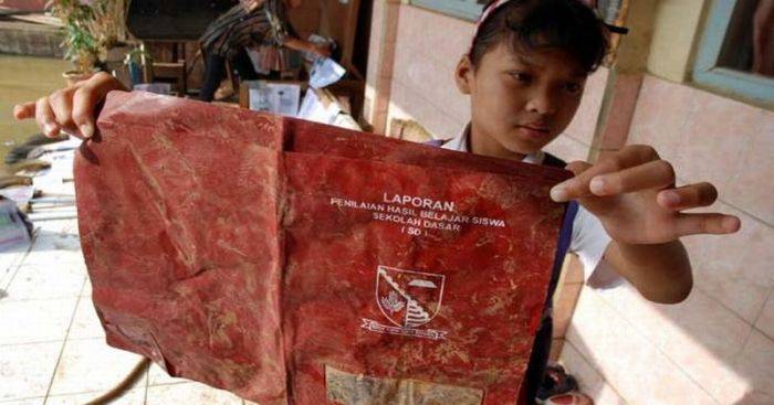 4 Siswa SD di Lamongan Bakar Rapor, Kesal Nilainya Jelek 4 Siswa SD di Lamongan Bakar Rapor, Kesal Nilainya Jelek