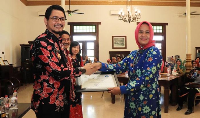 Plt. Wali Kota Pasuruan Serahkan Ratusan Sertifikat Hak atas Tanah Plt. Wali Kota Pasuruan Serahkan Ratusan Sertifikat Hak atas Tanah