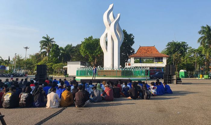 Peringati Sumpah Pemuda, PMII, HMI, dan GMNI Kompak Soroti Permasalahan di Pamekasan Peringati Sumpah Pemuda, PMII, HMI, dan GMNI Kompak Soroti Permasalahan di Pamekasan