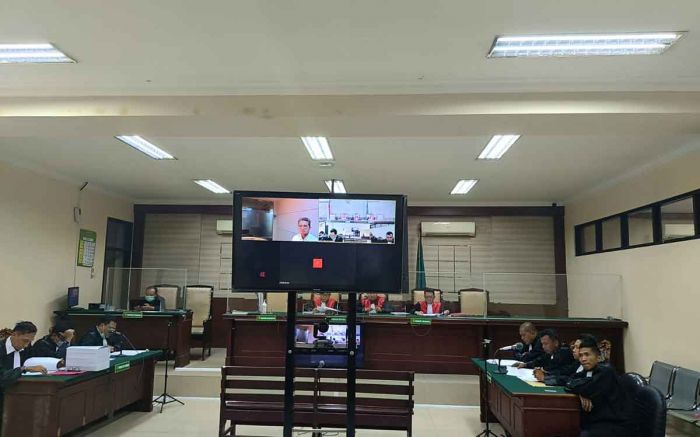 Bupati Bangkalan Non-Aktif Jalani Sidang Perdana Kasus Dugaan Korupsi Bupati Bangkalan Non-Aktif Jalani Sidang Perdana Kasus Dugaan Korupsi