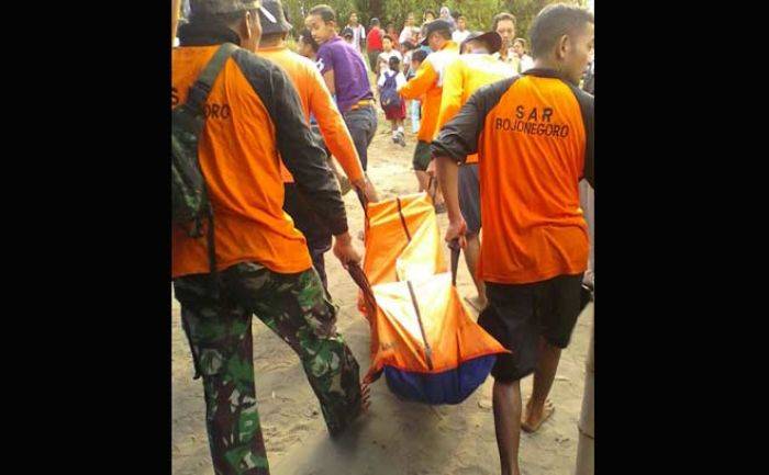 Tim SAR Temukan Jasad Kuli Bangunan yang Tenggelam di Bengawan Solo Tim SAR Temukan Jasad Kuli Bangunan yang Tenggelam di Bengawan Solo