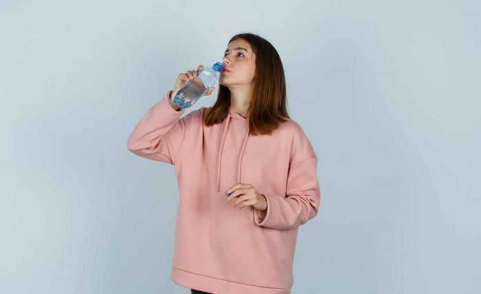 Penjelasan Bahaya Minum Es saat Haid Penjelasan Bahaya Minum Es saat Haid