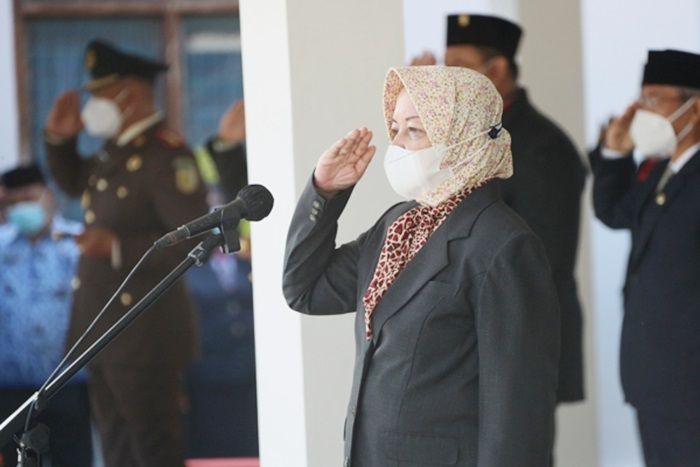 Pemkab Kediri Gelar Upacara Hari Pahlawan ke-75 dengan Prokes Ketat Pemkab Kediri Gelar Upacara Hari Pahlawan ke-75 dengan Prokes Ketat