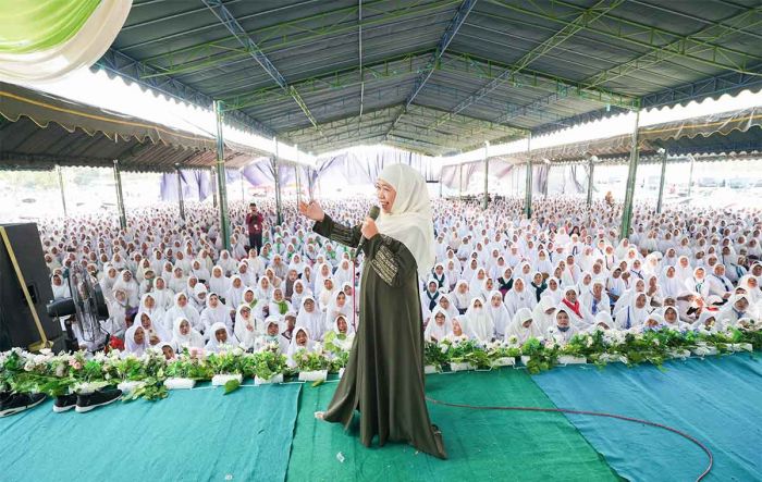 Ajakan Khofifah saat Tausiyah di Hadapan 12.000 Jamaah Ikatan Haji Muslimat NU Bojonegoro Ajakan Khofifah saat Tausiyah di Hadapan 12.000 Jamaah Ikatan Haji Muslimat NU Bojonegoro