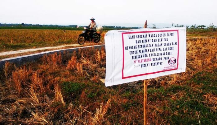 Warga Sekitar Sumur Tapen Tolak Tawaran Ganti Rugi dari PT BAG Senilai 15 Juta Warga Sekitar Sumur Tapen Tolak Tawaran Ganti Rugi dari PT BAG Senilai 15 Juta