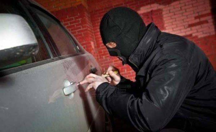 Mobdin Kabid Koperasi Disperindagkop Lamongan Dicuri Maling Mobdin Kabid Koperasi Disperindagkop Lamongan Dicuri Maling