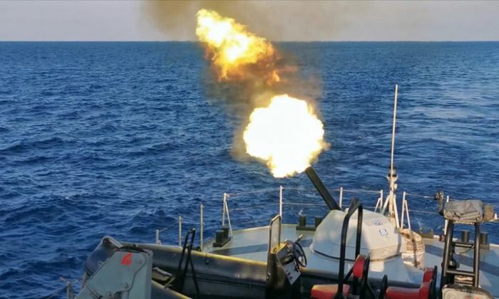 Penembakan Meriam Puncaki Gladi Tugas Tempur Satkat Koarmada II Penembakan Meriam Puncaki Gladi Tugas Tempur Satkat Koarmada II