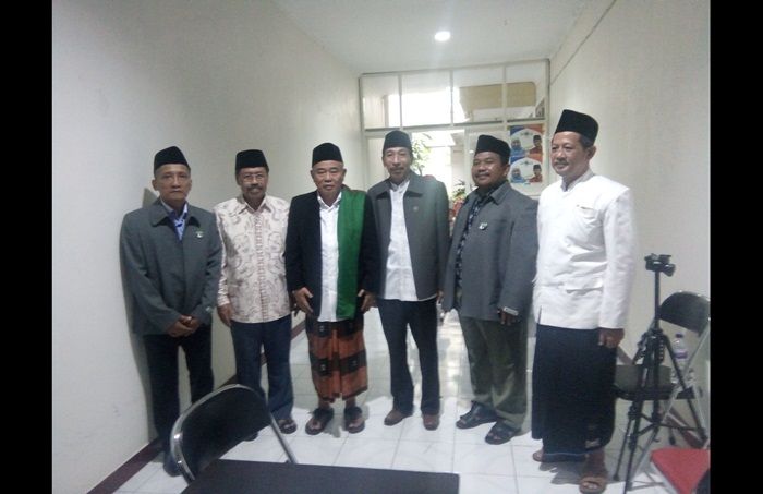 ​Kiai, Santri, dan Ribuan Relawan di Lamongan Siap Menangkan Khofifah - Emil