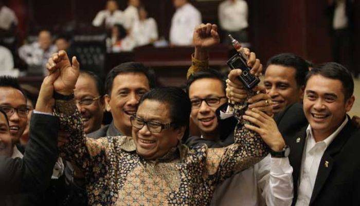 Oesman Jadi Rebutan Pro Prabowo dan Jokowi dalam Pemilihan Pimpinan MPR Oesman Jadi Rebutan Pro Prabowo dan Jokowi dalam Pemilihan Pimpinan MPR