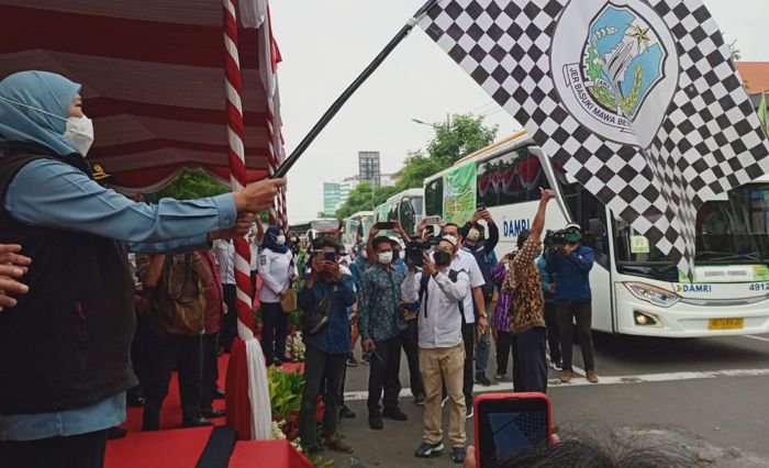 Khofifah Lepas 100 Armada Bus Mudik Bareng