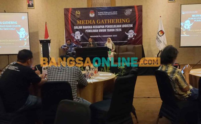 KPU Kabupaten Mojokerto Adakan Media Gathering KPU Kabupaten Mojokerto Adakan Media Gathering