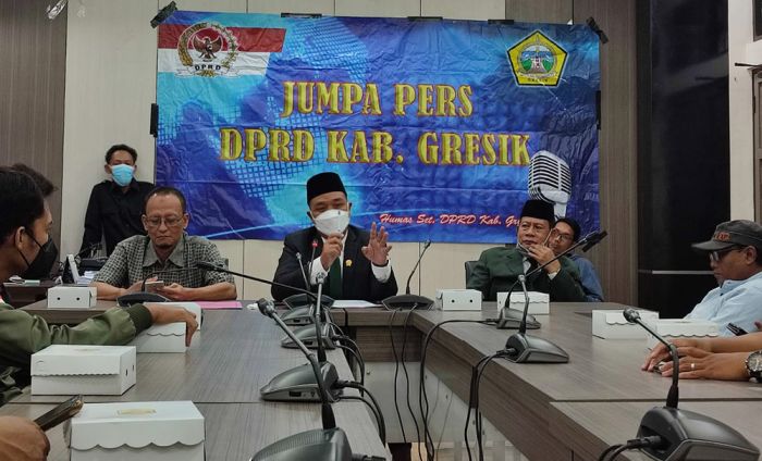 Aneh tapi Nyata, Direksi Baru Perumda Giri Tirta Enggan Beberkan Capaian Kinerja 2021 Aneh tapi Nyata, Direksi Baru Perumda Giri Tirta Enggan Beberkan Capaian Kinerja 2021