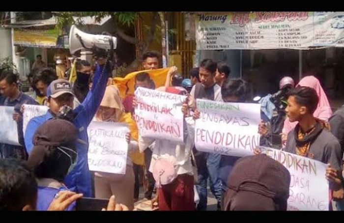PMII Lamongan Desak Disdik Hentikan Sekolah yang Masih Pungut Biaya LKS dan Biaya Gedung PMII Lamongan Desak Disdik Hentikan Sekolah yang Masih Pungut Biaya LKS dan Biaya Gedung