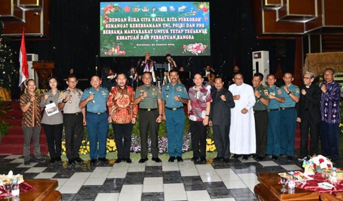 Puncak Perayaan Peringatan Natal di Surabaya Jadi Momen Persatuan dan Kesatuan Puncak Perayaan Peringatan Natal di Surabaya Jadi Momen Persatuan dan Kesatuan