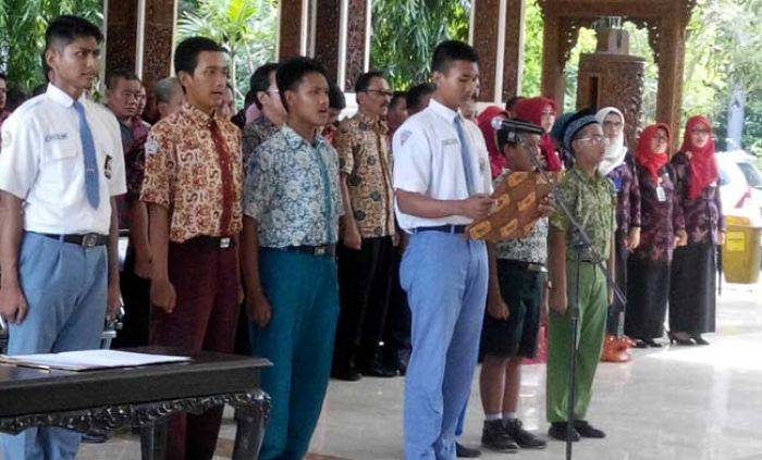 Siswa dan Guru Sidoarjo Deklarasi UN Jujur dan Berprestasi Siswa dan Guru Sidoarjo Deklarasi UN Jujur dan Berprestasi