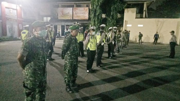 ​Lawan Corona, Kodim Tipe A dan Polres Tanjung Perak Gelar Patroli Malam Hari