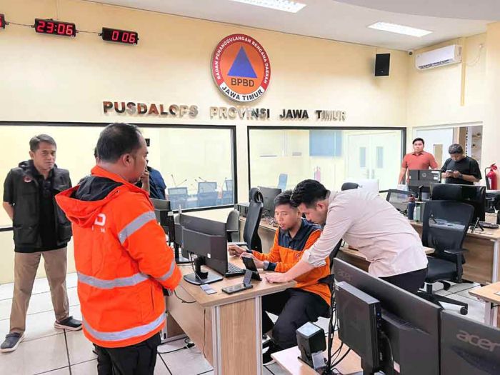 Pantau Perkembangan Bencana, Wagub Emil Dardak Kunjungi Pusdalops PB BPBD Jatim