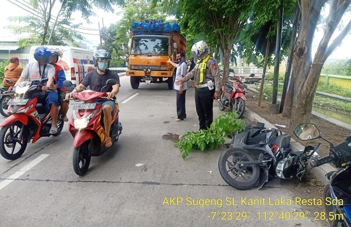 Diduga Mengantuk, Seorang Pelajar di Sidoarjo Tewas Tabrak Truk Diduga Mengantuk, Seorang Pelajar di Sidoarjo Tewas Tabrak Truk