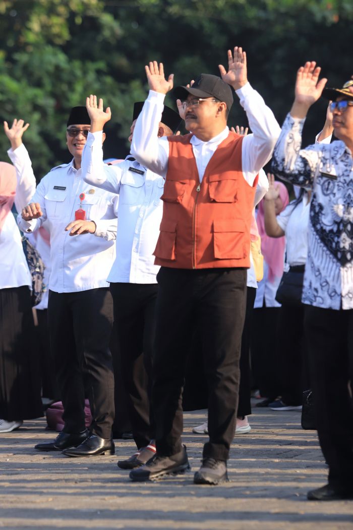 Gus Ipul Bacakan Komitmen Bersama di Apel Deklarasi Sekolah Aman dan Nyaman Kota Pasuruan Gus Ipul Bacakan Komitmen Bersama di Apel Deklarasi Sekolah Aman dan Nyaman Kota Pasuruan