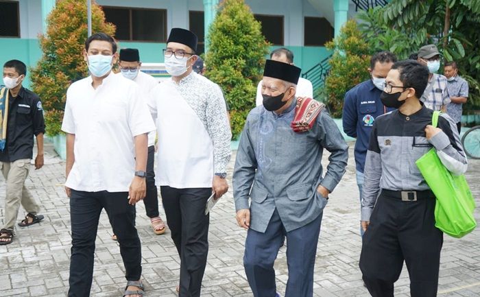 Bertemu Pendiri Kampung Inggris Pare, Wali Kota Kediri Pamerkan English Massive Bertemu Pendiri Kampung Inggris Pare, Wali Kota Kediri Pamerkan English Massive