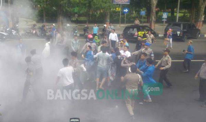 Demo PMII Bojonegoro Tuntut RSUD Veteran segera Difungsikan Ricuh