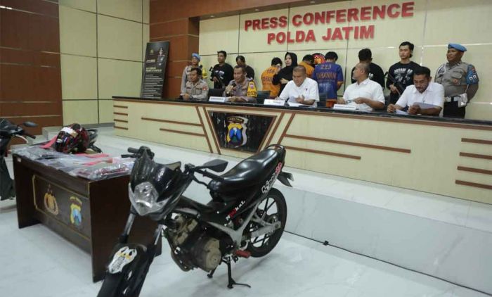 Polda Jatim Ringkus Gerombolan Penjambret Sadis yang Viral di Medsos Polda Jatim Ringkus Gerombolan Penjambret Sadis yang Viral di Medsos