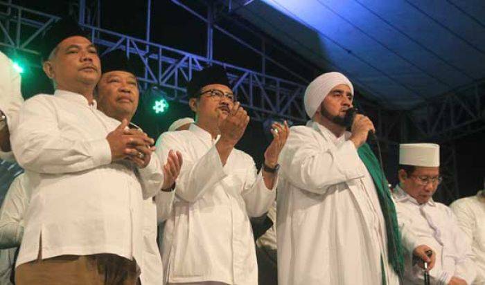 Ribuan Umat Islam Sidoarjo Bersalawat Bersama Habib Syekh Ribuan Umat Islam Sidoarjo Bersalawat Bersama Habib Syekh