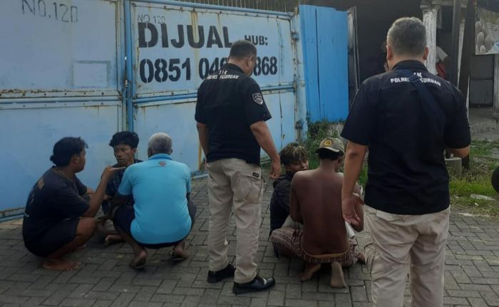 Dua Remaja Mabuk Dikeroyok Warga di Jalan Raya Purwosari, Untung Ada Petugas Dua Remaja Mabuk Dikeroyok Warga di Jalan Raya Purwosari, Untung Ada Petugas