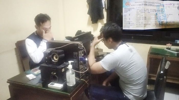 Ditinggal Nulis Berita, Motor Wartawan di Pasuruan Raib Digondol Maling Ditinggal Nulis Berita, Motor Wartawan di Pasuruan Raib Digondol Maling