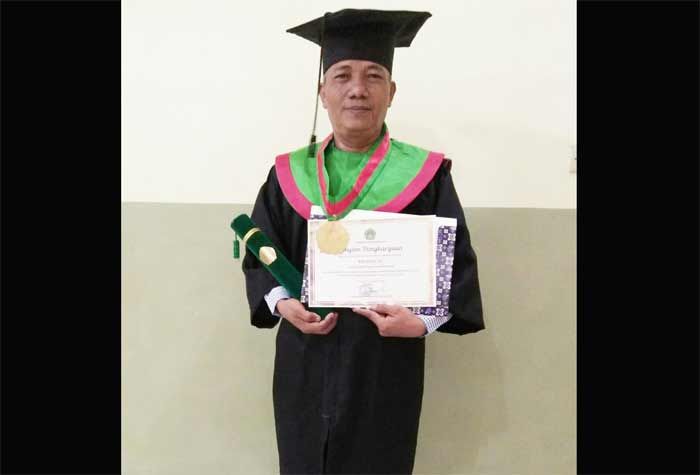 Khamim, Bacaleg Golkar Lulus S1 Hukum Predikat Cumlaude di Unisla Khamim, Bacaleg Golkar Lulus S1 Hukum Predikat Cumlaude di Unisla