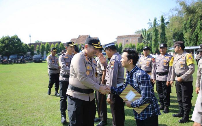 Dukung Program POLRI, Kapolres Madiun Apresiasi Anggota dan Pemuda yang Berprestasi Dukung Program POLRI, Kapolres Madiun Apresiasi Anggota dan Pemuda yang Berprestasi