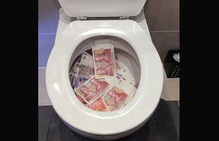 Duit Rp 1,5 Miliar Dibuang di Toilet Duit Rp 1,5 Miliar Dibuang di Toilet
