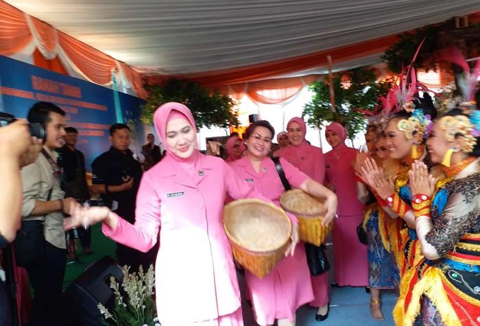 Ketua Bhayangkari Jatim Kunker ke Bhayangkari Korwil Madura Ketua Bhayangkari Jatim Kunker ke Bhayangkari Korwil Madura