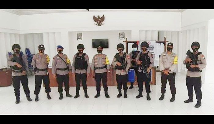 Personel Gabungan di Banyuwangi Amankan Kotak Suara 24 Jam di Kecamatan Personel Gabungan di Banyuwangi Amankan Kotak Suara 24 Jam di Kecamatan