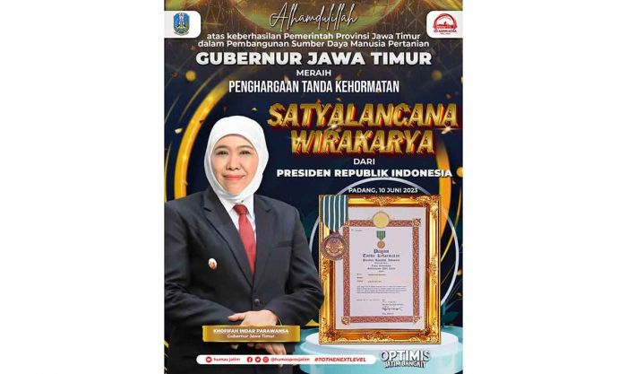 Gubernur Khofifah Sabet Penghargaan Tanda Kehormatan Satyalancana Wira Karya dari Presiden Jokowi