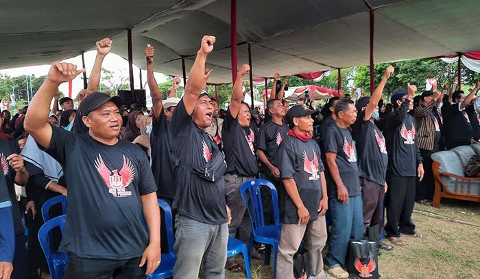 Ratusan Relawan Desa di Tuban Deklarasi Dukung Ganjar Pranowo Maju Pilpres 2024 Ratusan Relawan Desa di Tuban Deklarasi Dukung Ganjar Pranowo Maju Pilpres 2024
