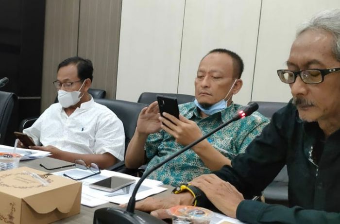 Pembelian Minyak Goreng Masih Dibatasi, Pemkab Gresik Diminta Selektif saat Operasi Pasar Pembelian Minyak Goreng Masih Dibatasi, Pemkab Gresik Diminta Selektif saat Operasi Pasar