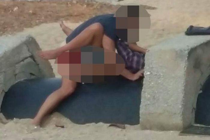 Semalaman Mabuk, Pagi-pagi Ngeseks di atas Pipa Semalaman Mabuk, Pagi-pagi Ngeseks di atas Pipa